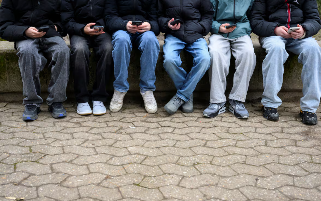 社交媒体的“大烟草时刻“,谁该为青少年的成瘾负责? 社交媒体的“大烟草时刻“,谁该为青少年的成瘾负责?