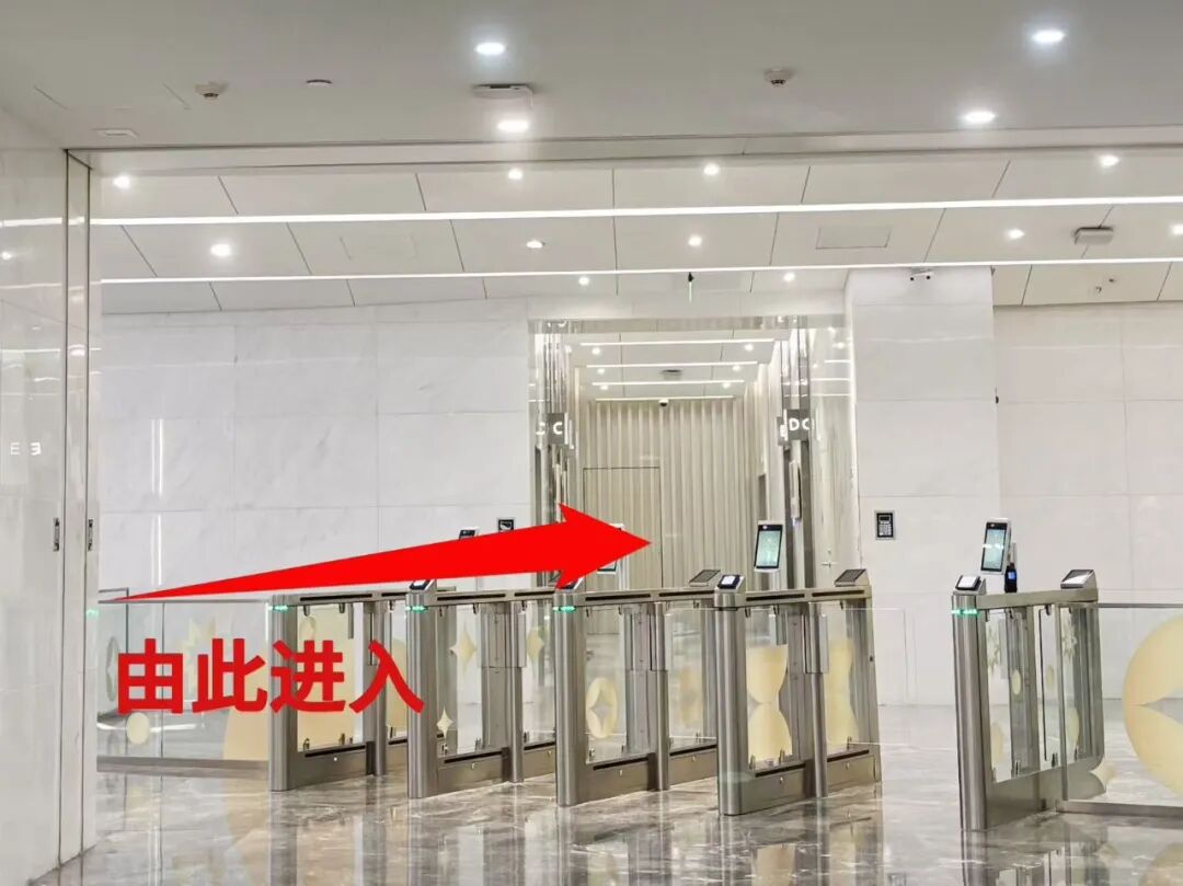 扶梯入口
